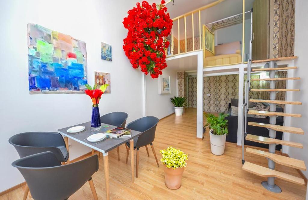Old Town - Ultra Central Apartment Bucarest Extérieur photo